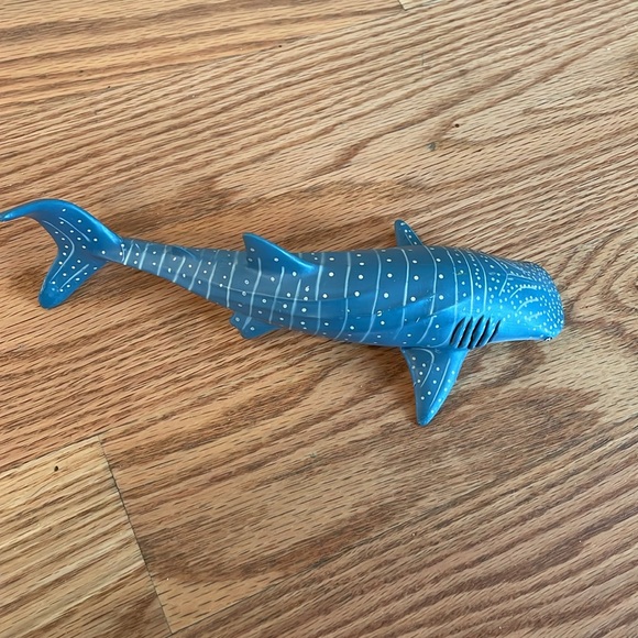 Solid Whale shark and dolphin - Picture 9 of 12